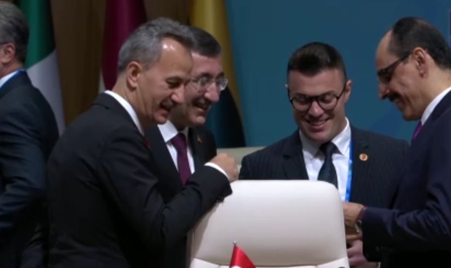 Cumhurbaşkanı Erdoğan'ın Kalem Detayı, NATO Zirvesi'nde Gündem Oldu