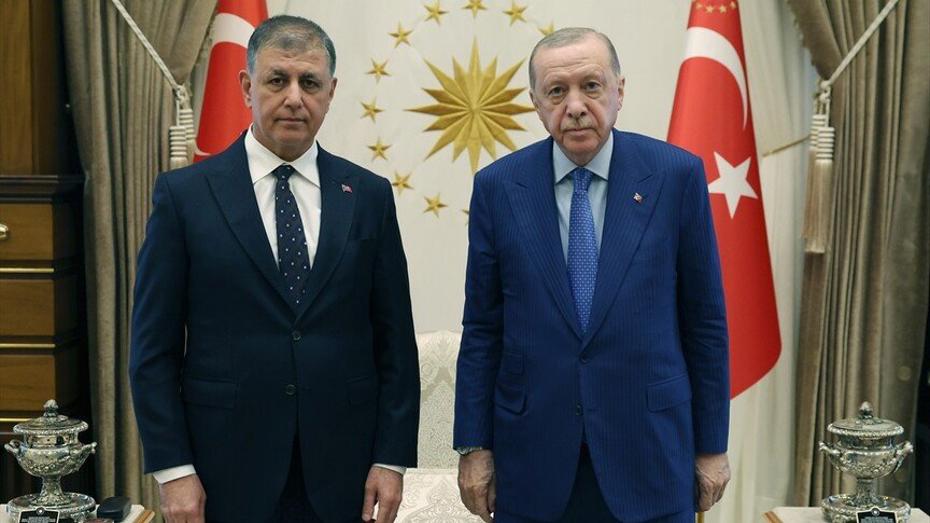 İzmir Belediye Başkanı Cemil Tugay'ın Hayatı ve Güncel Gelişmeler