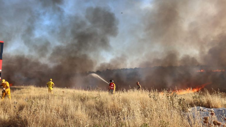 Adıyaman’da merada çıkan yangın kameraya yansıdı
