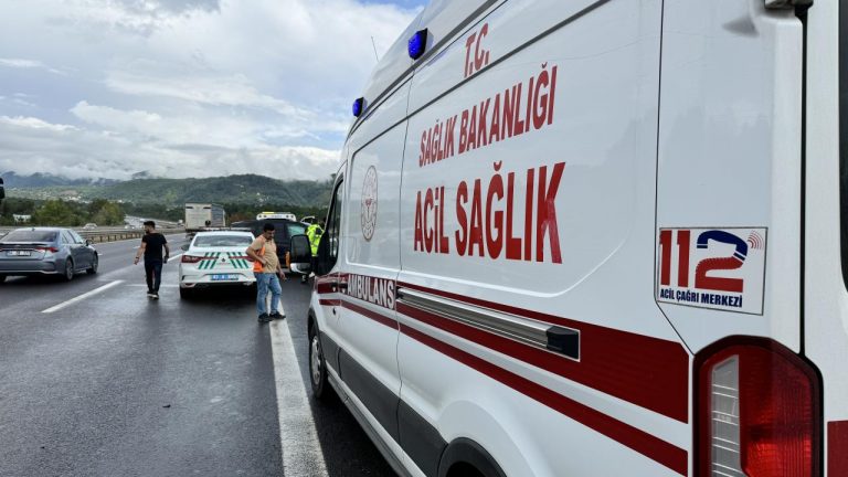 Anadolu karayolunda ticari araç ile minibüs çarpıştı: 3 ölü