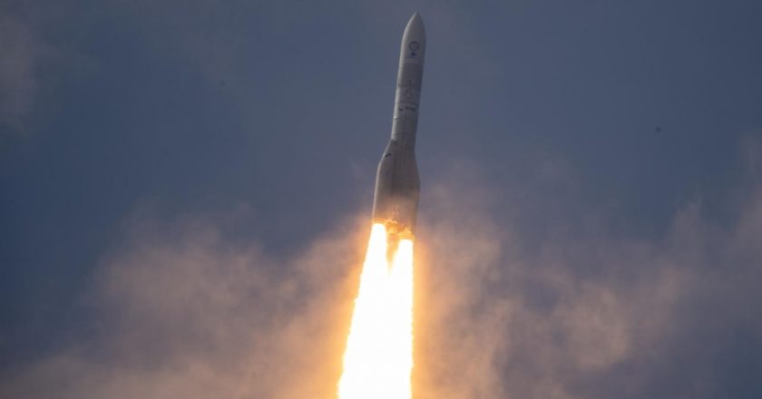 Avrupa Uzay Ajansı’nın yeni Ariane 6 roketi ilk kez fırlatıldı