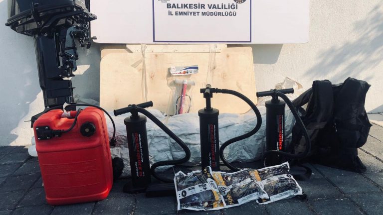 Balıkesir’de 7 kaçak göçmen ve 2 organizatör yakalandı