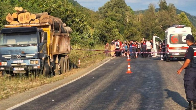Zonguldak’ta kamyonun çarptığı elektrikli bisikletçi hayatını kaybetti