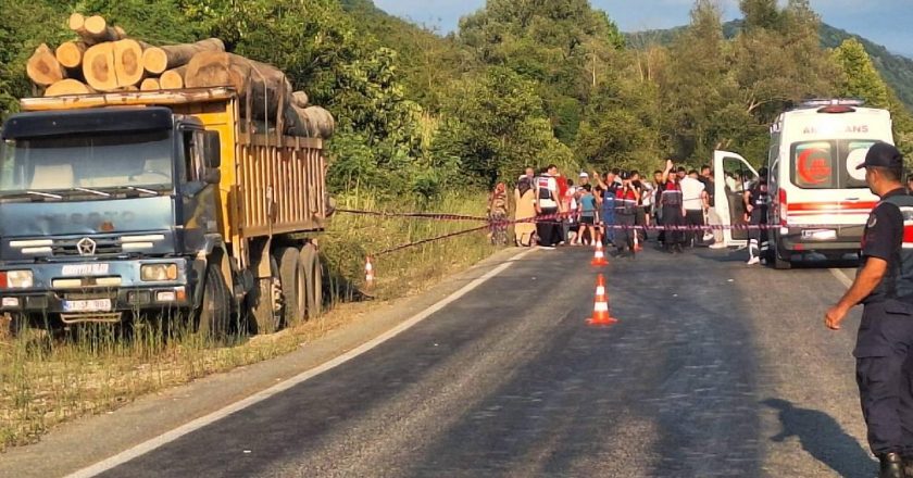 Zonguldak’ta kamyonun çarptığı elektrikli bisikletçi hayatını kaybetti