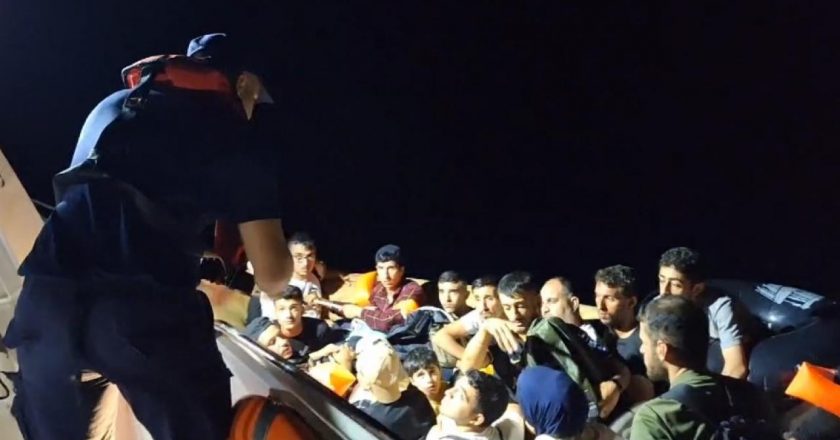 Bodrum açıklarında 29 kaçak göçmen kurtarıldı, 18 göçmen yakalandı