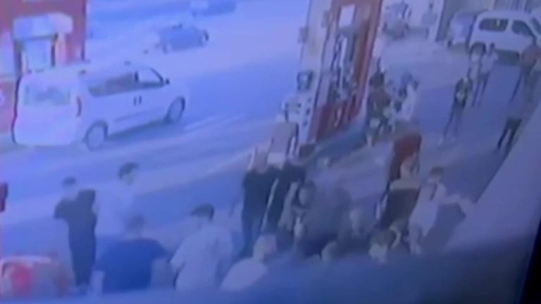 “Neden reddediyorsun?”  15 kişi tarafından dövüldüğünü söyledi