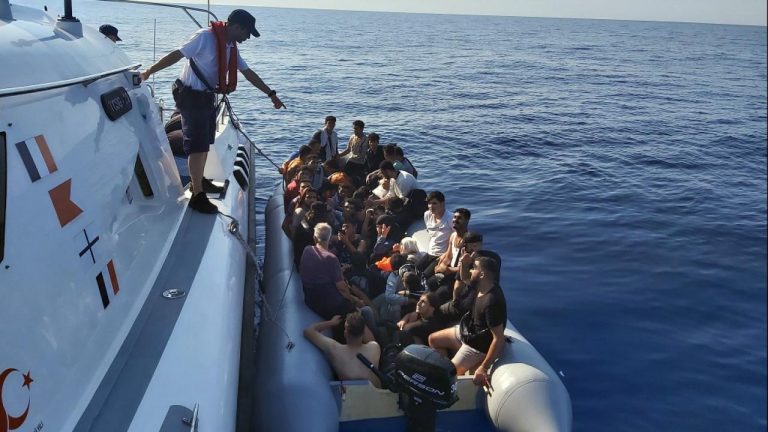 İzmir’de 18 kaçak göçmen yakalandı, 18 kaçak göçmen kurtarıldı