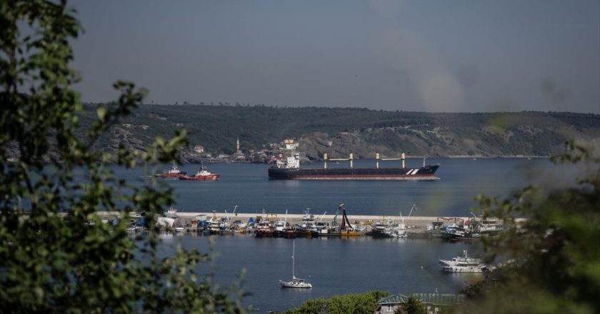 Boğaz’da gemi trafiği çift yönlü olarak durduruldu