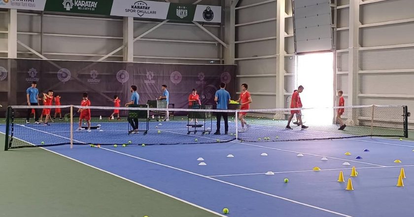 Konya’da kapalı tenis kortu açıldı