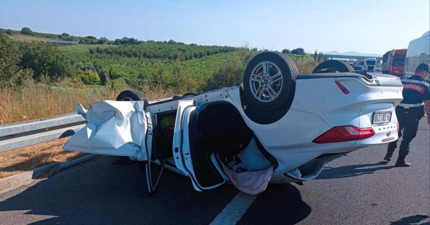 Manisa’da 2 otomobilin çarpışması sonucu 5 kişi yaralandı.