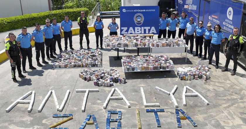 Antalya’da 5 bin 807 sahte parfüm ele geçirildi