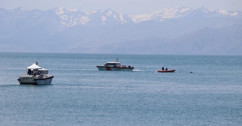 Van Gölü’nde kaybolan 2 kişinin cesedi bulundu