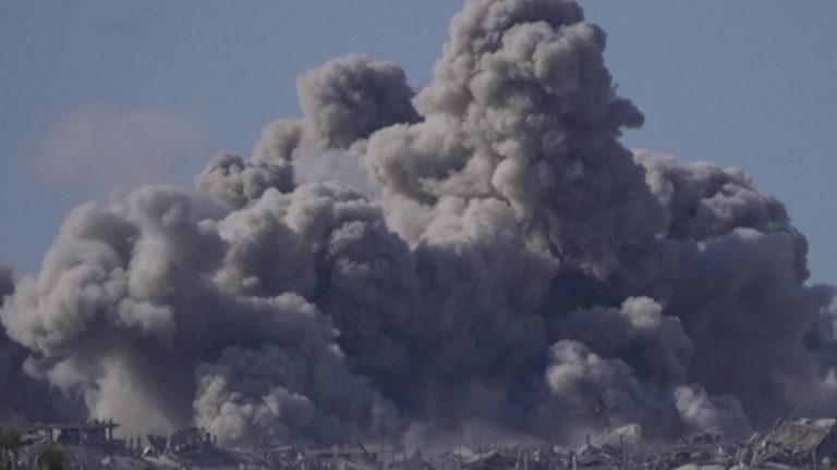 İsrail Gazze’de bir okula saldırdı: En az 100 Filistinli hayatını kaybetti