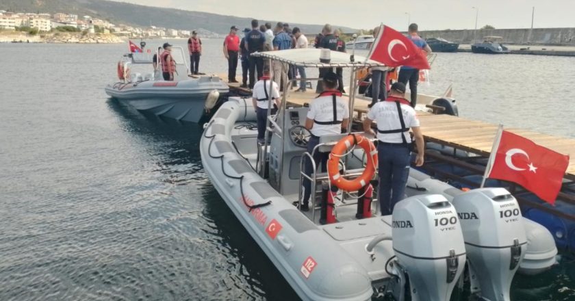 Marmara Denizi’nde kaybolan 2 kişiyi arama çalışmaları sürüyor