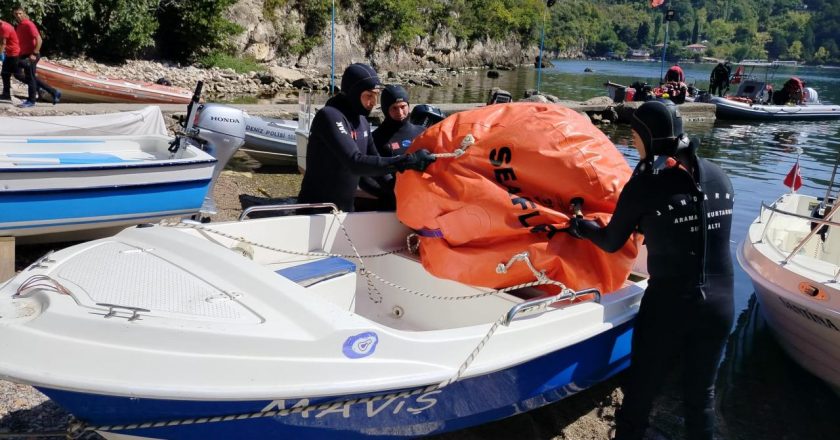 Kastamonu’da batan tekne denizden çıkarıldı