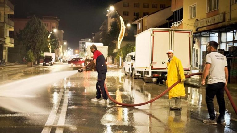 Burdur’da şiddetli yağış: Tarım arazileri ve yollar sular altında kaldı