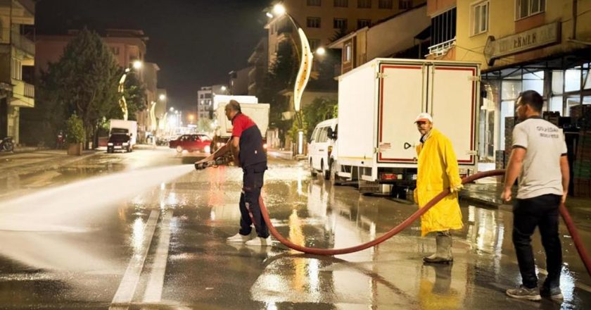 Burdur’da şiddetli yağış: Tarım arazileri ve yollar sular altında kaldı