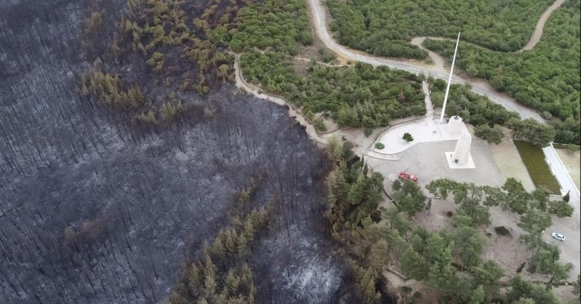 Yangın nedeniyle girişlerin kapatıldığı Çanakkale’nin tarihi bölgesi ziyarete açıldı.