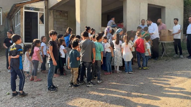 Şemdinli’de çocuklara yönelik dondurma şenliği düzenlendi