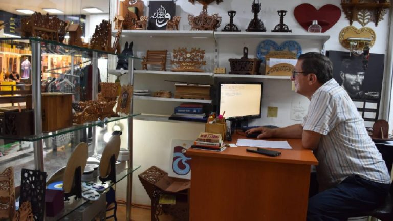 Orduda hobi olarak öğrendiği ticaret, 42 yıl sonra mesleği oldu.