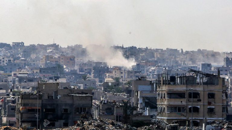 İsrail’in Gazze’nin merkezine düzenlediği hava saldırısında 5 Filistinli hayatını kaybetti