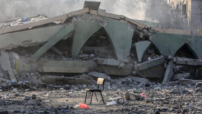 Katil İsrail bir çocuğu ve annesini öldürdü