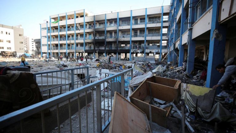 İsrail soykırımı Filistinlilerin sığındığı okulu hedef aldı: 10 ölü