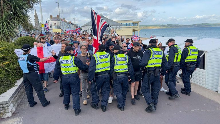 Aşırı sağcı sokak olayları İngiltere’nin birçok bölgesine yayıldı