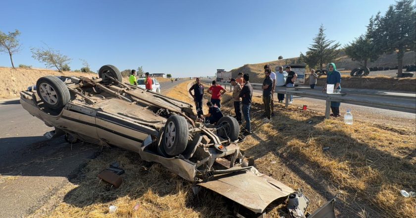 Kilis’te devrilen otomobilin sürücüsü ağır yaralandı