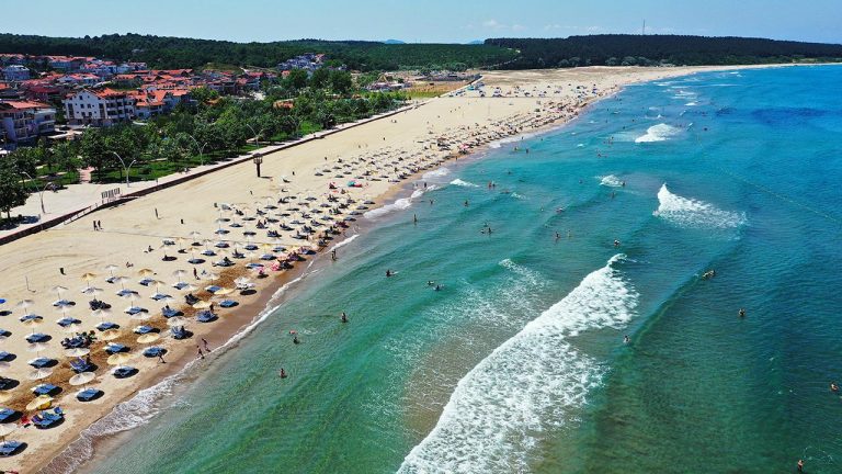 Serinlemek için denize giren kişi boğuldu