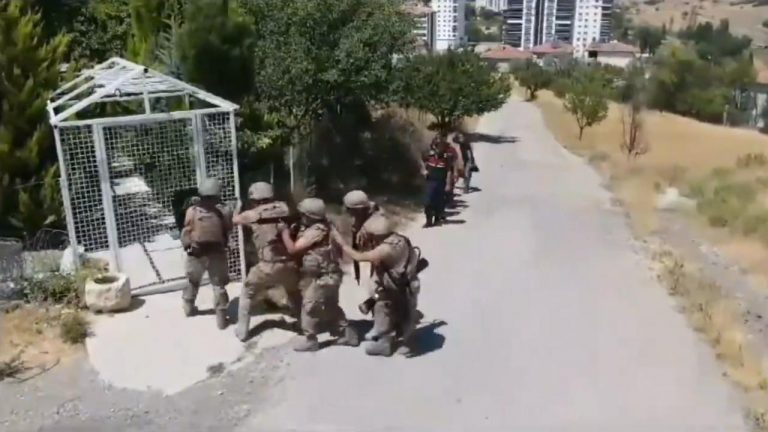 26 ilde zehir tacirlerine operasyon: 91 kişi tutuklandı