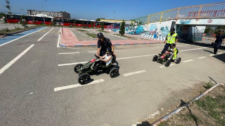Düzceli öğrenciler trafik kurallarını yaşayarak öğrendi
