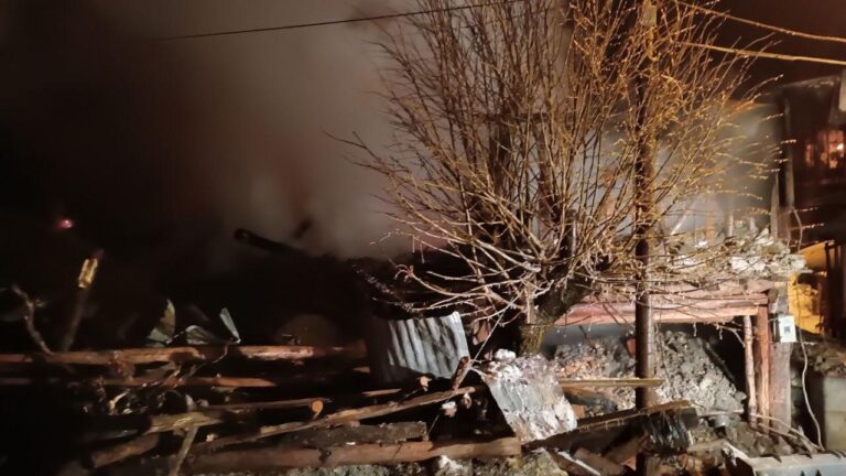 Kastamonu'da ev yandı: 1 yaralı arandı, baba kayıp, engelli oğul