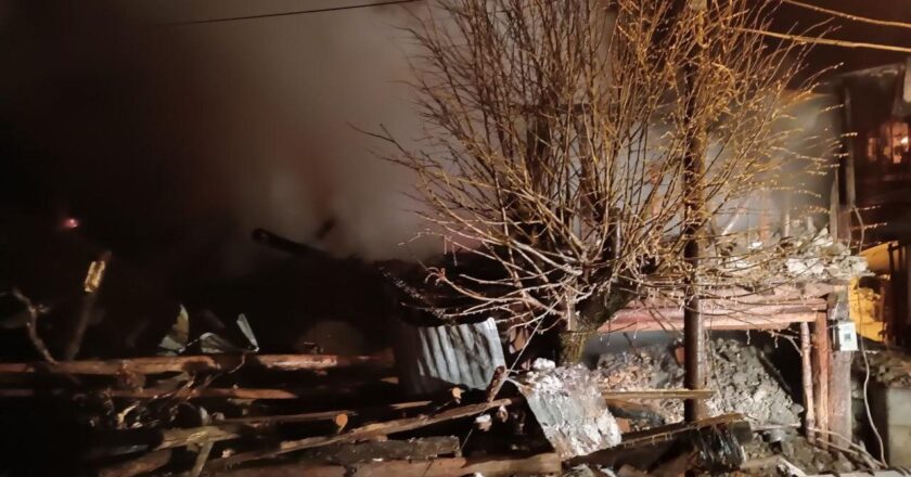 Kastamonu'da ev yandı: 1 yaralı arandı, baba kayıp, engelli oğul