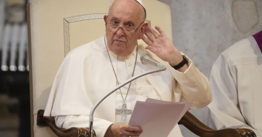 Papa Francis borç ve askeri harcamalar konusunda yeni bir küresel anlaşma çağrısında bulundu