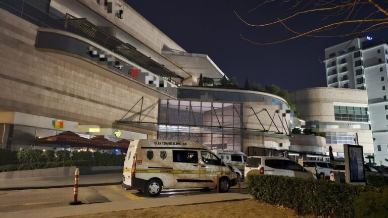 Hırsızlık şüphesi 3 gün boyunca Adana Alışveriş Merkezi’nde yakalandı