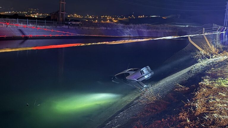 Sulama kanalına devrildi araba: baba ve oğul hayatını kaybetti