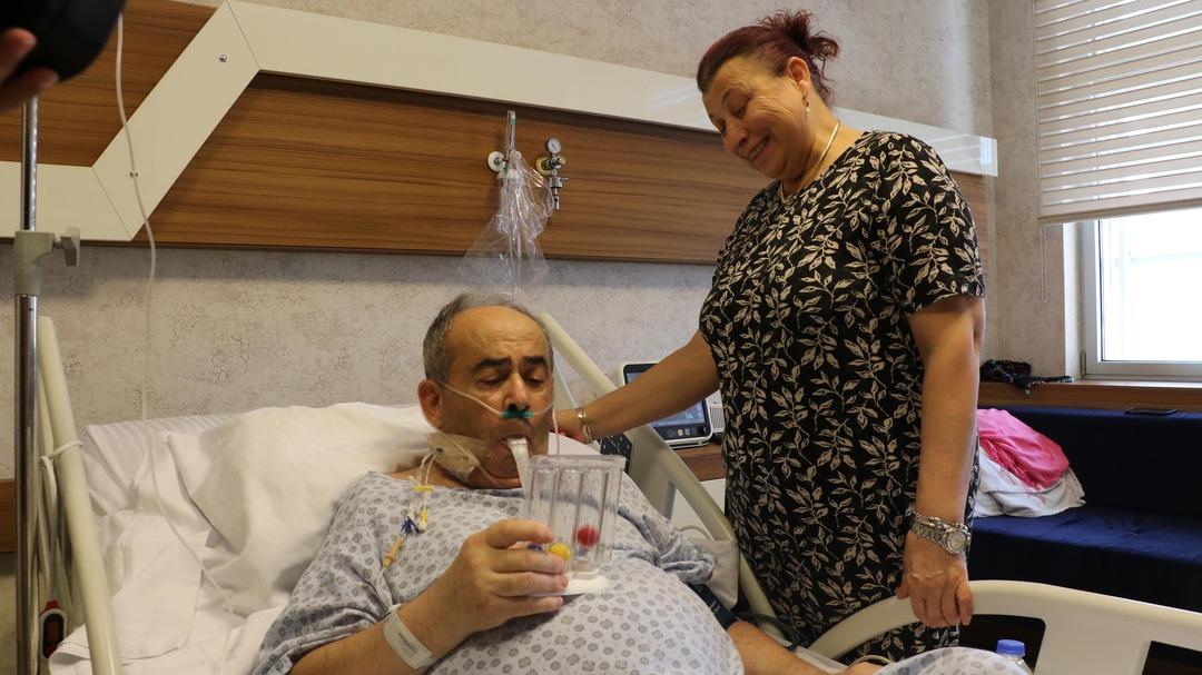 Günde 20 ilaç kullanan adam bağırsak tarafından delinmişti: 