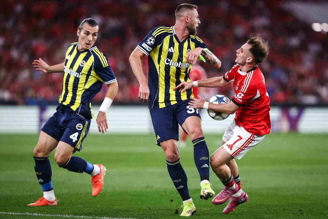 Fenerbahce, Benfica veya Şampiyonlar Ligi vedasından elendi ... 4