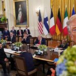 Dünya bu sözlerden bahsediyor! Trump, mikrofonun açık olduğunu fark etmedi: “Çılgın görünüyor, ama …”
