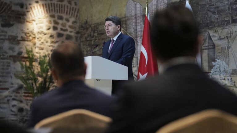 Adalet Bakanı Yilmaz Tunç, TELE1’de bir anketin başlatıldığını duyurdu