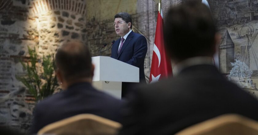 Adalet Bakanı Yilmaz Tunç, TELE1’de bir anketin başlatıldığını duyurdu