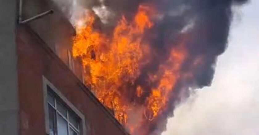 Sultangazi’de Yangın Panik Yarattı: Beşinci Kattan Düşen Kişi Hayatını Kaybetti